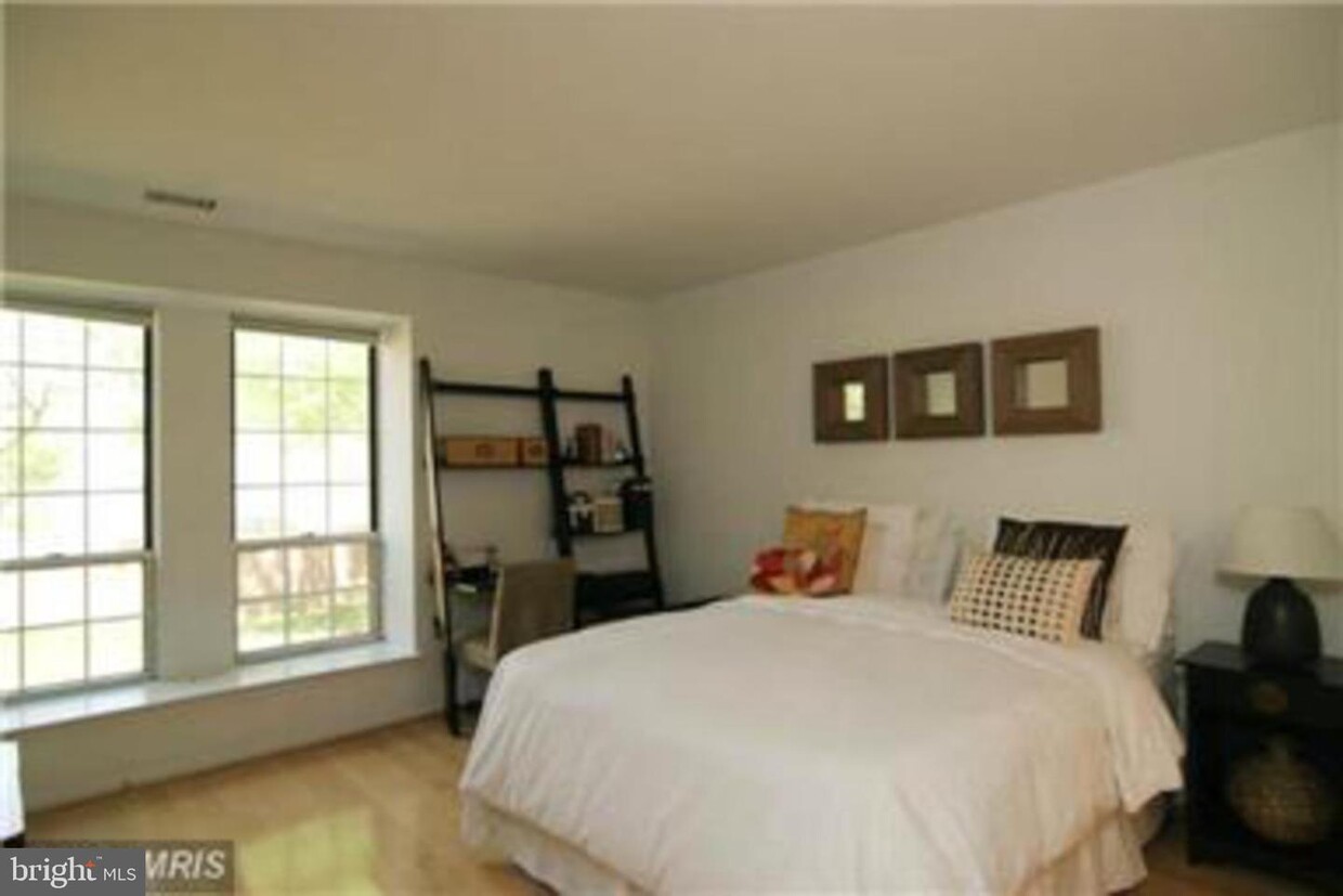 Primary Photo - 2616 S Arlington Mill Dr