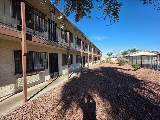 Foto del edificio - 4955 Jeffreys St