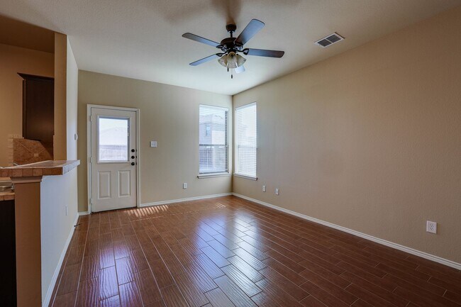 Building Photo - AVAILABLE NOW! BEAUTIFUL 3 BEDROOM TOWNHOU...