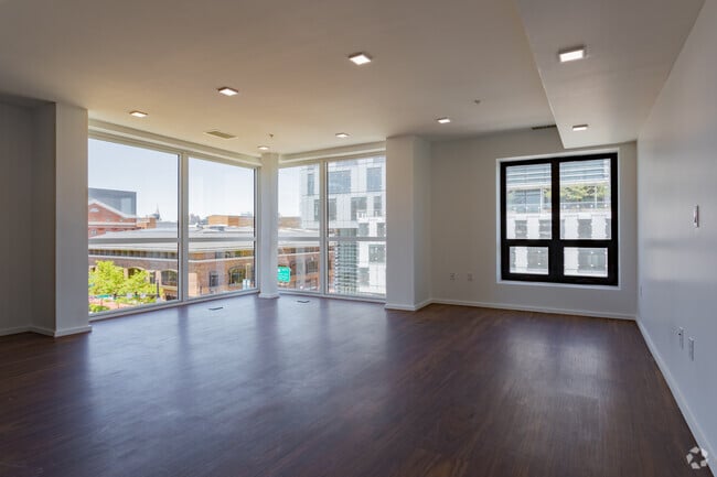 Interior Photo - 9 E Mt. Royal