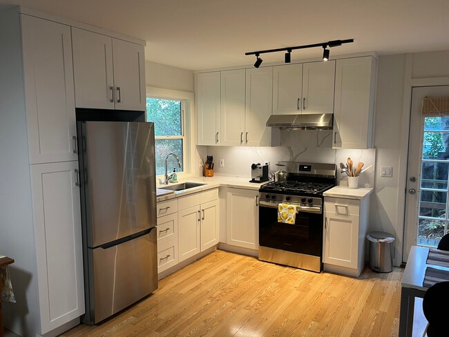 Building Photo - 370 Richardson Way