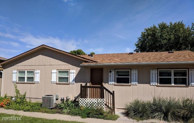 Building Photo - 3 br, 2.5 bath House - 5716 S 136th St