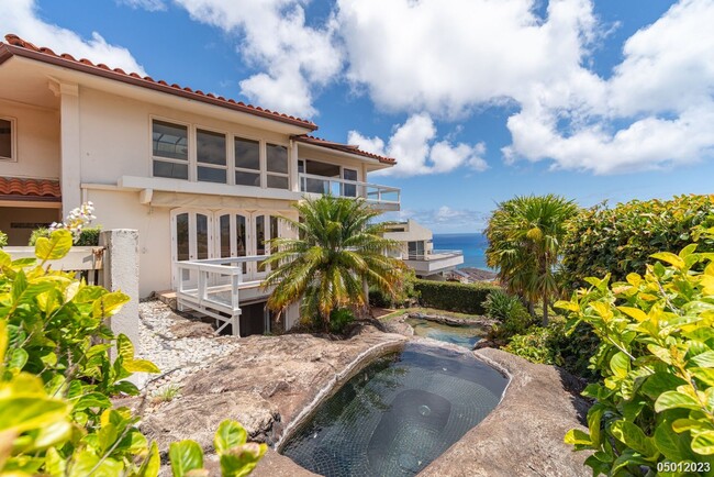 Building Photo - PARTIALLY FURNISHED 3BR 3.5BA in HAWAII LO...