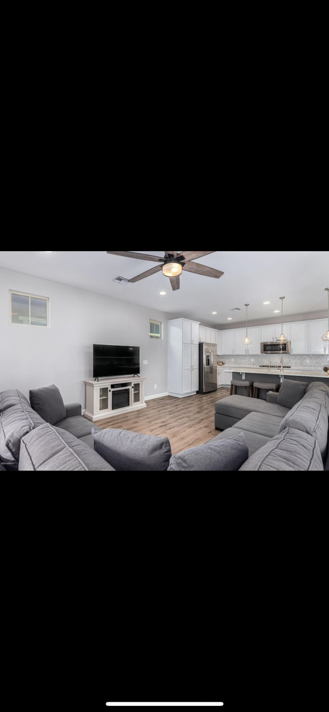 Building Photo - 2264 S Henry Ln