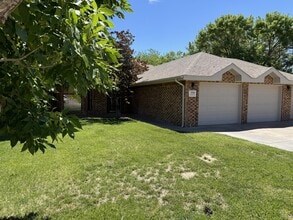 Building Photo - 3703 Bandolina Ave