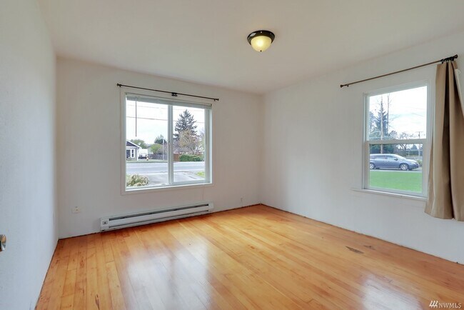 Building Photo - 3335 Porter St