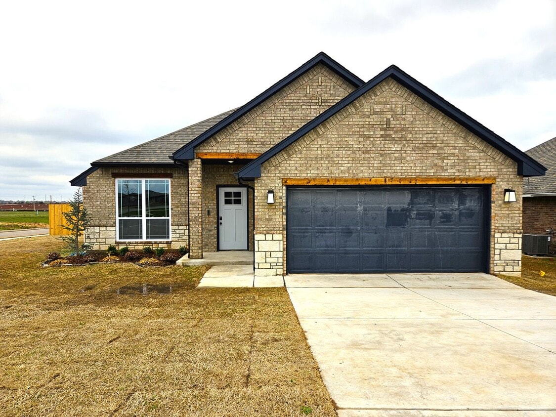 Foto principal - 19701 Brookville Dr
