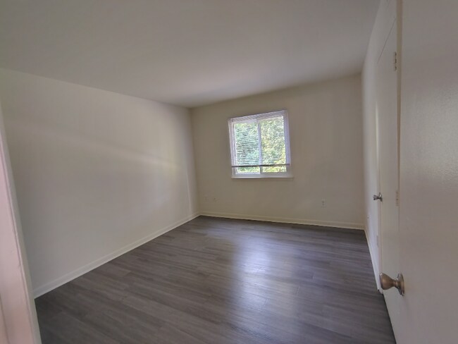 Building Photo - 600 Reusens Rd