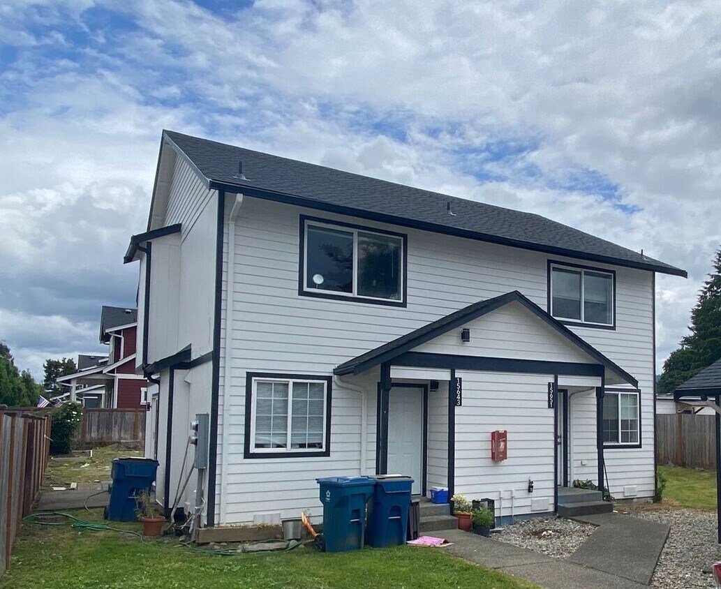 Large Monroe Duplex with Garage and fenced... Apartment for Rent in