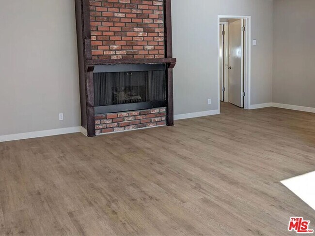 Foto del edificio - 1818 Kelton Ave
