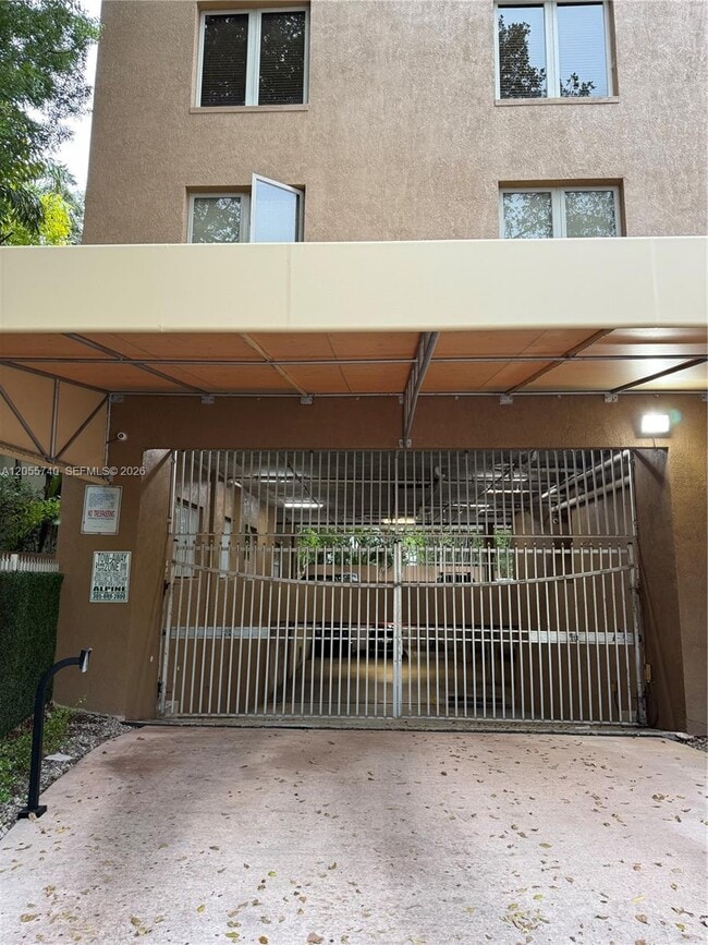 Building Photo - 2630 SW 28th St