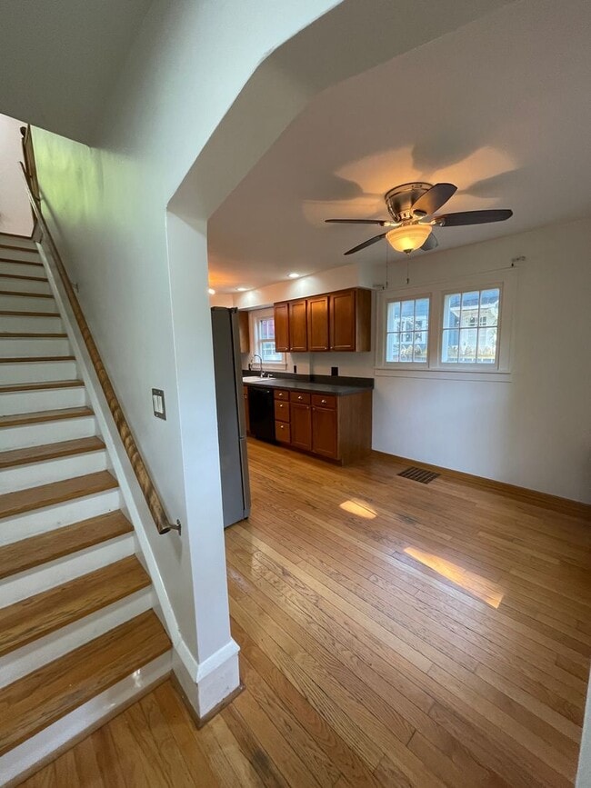 Building Photo - 1404 E Park Pl