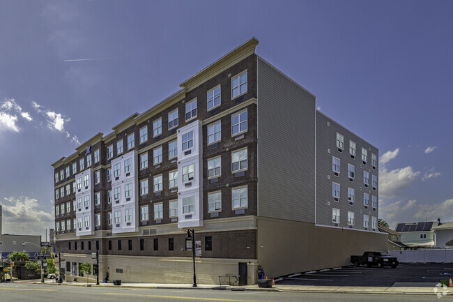 Building Photo - Garfield 99