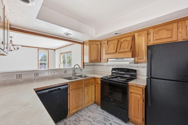Building Photo - $2,240.95 with $300 off the first month's rent, 4 Beds - 2 Bath, Single Family Home in Colorado S...