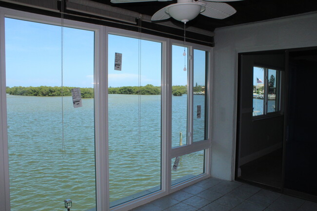 Building Photo - 1617 Minutemen Causeway