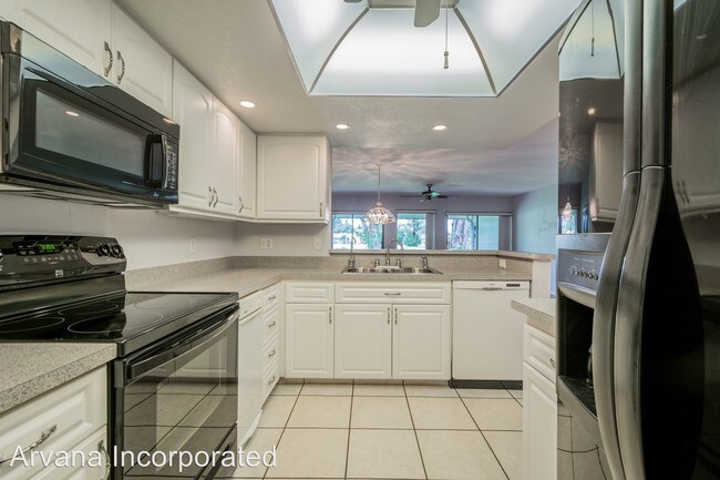 Building Photo - 2 br, 2.5 bath Apartment - 9100 Park Blvd #6