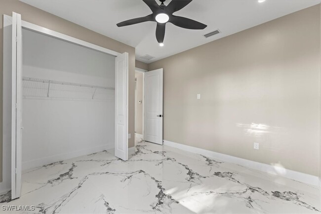 Foto del edificio - 3381 22nd Ave NE