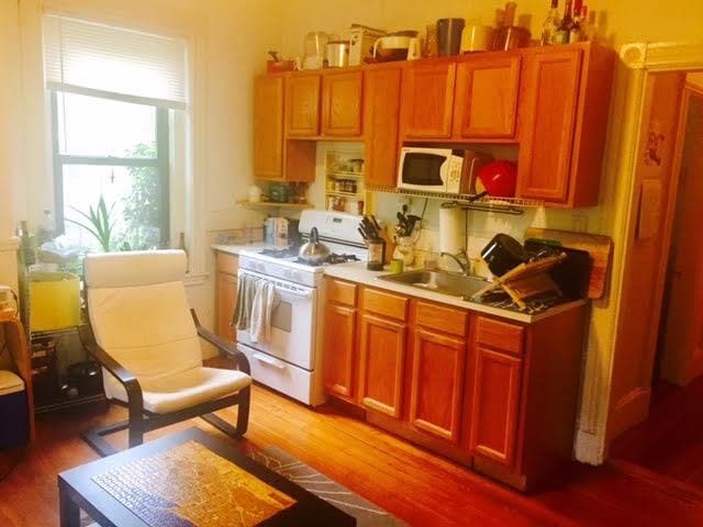Primary Photo - 209 Hamilton St