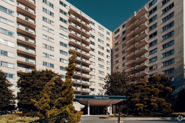 Building Photo - Claridge House