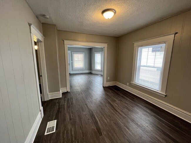Foto del edificio - 815 Logan St SE
