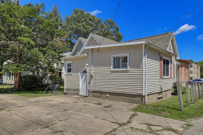 Building Photo - 105 N Gregory St