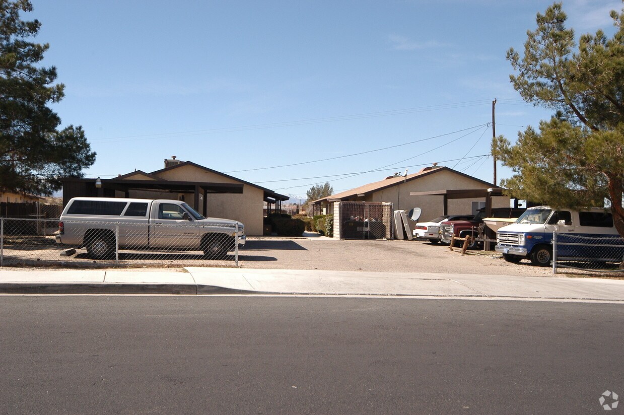 Building Photo - 15862 Green Hill Dr