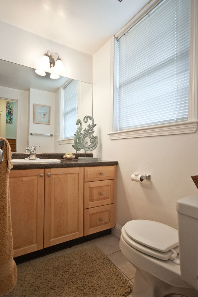 Building Photo - 563 VFW Parkway