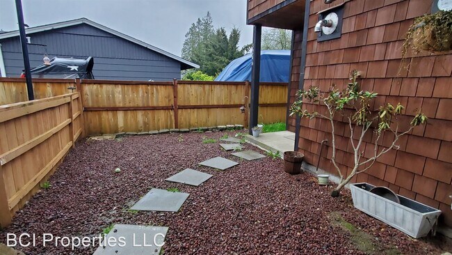 Foto del edificio - 2 br, 1 bath House - 5246 Yearley Dr NE