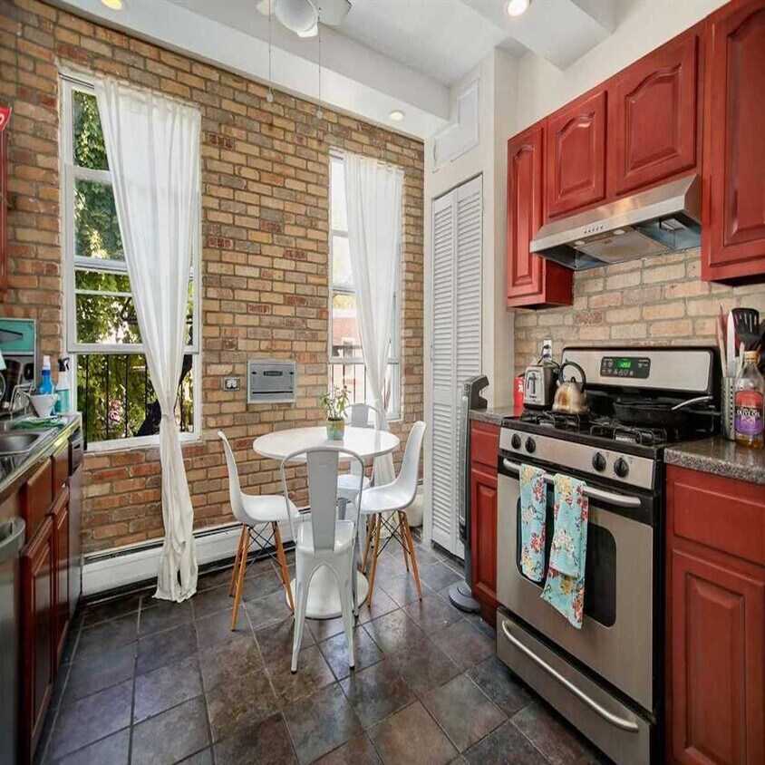 Primary Photo - 43 Coles St
