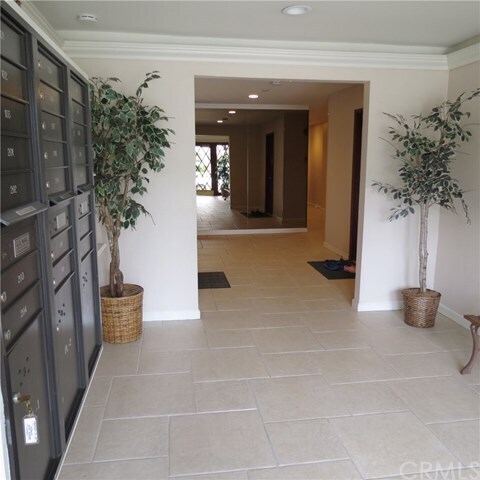 Building Photo - 647 Orange Grove Ave