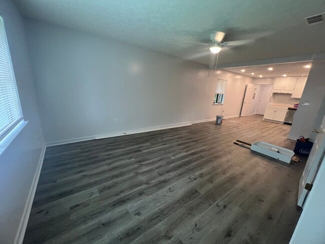 Photo - Newly renovated 2 bedroom on Barber St.! House