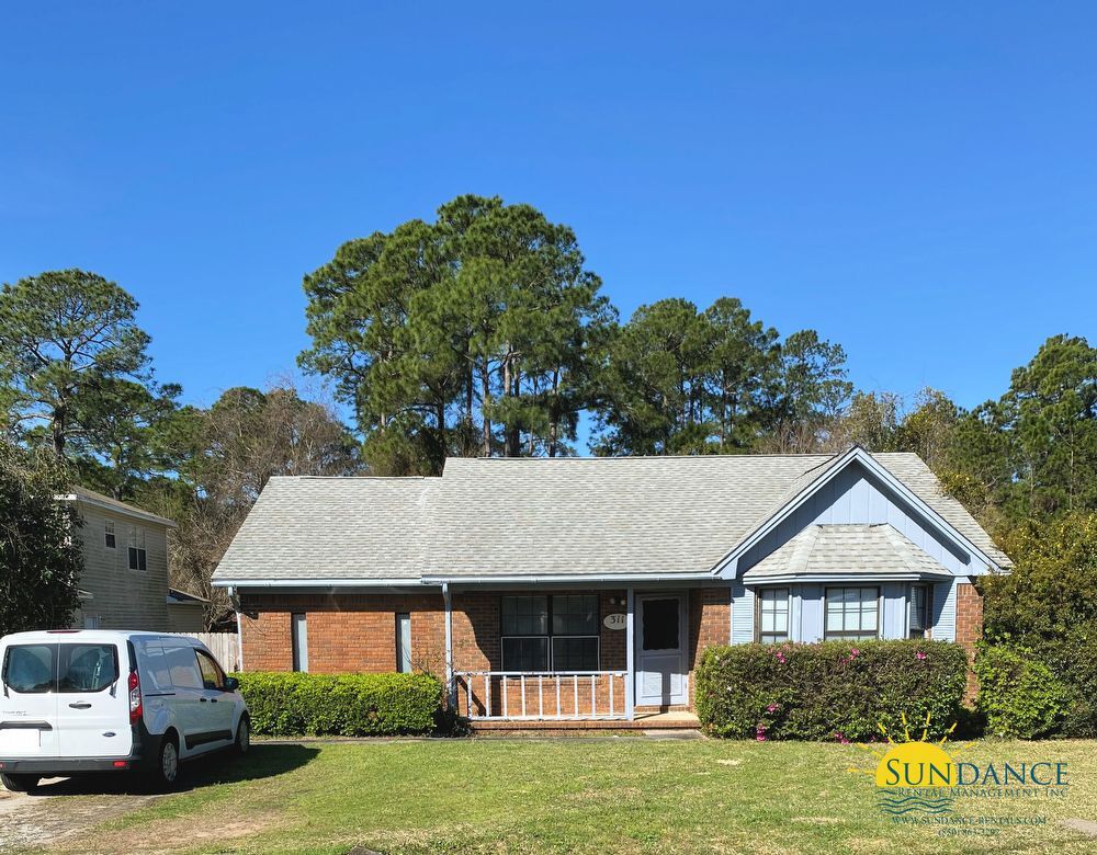 Great 3 Bedroom Home in Mary Esther House for Rent in Mary Esther, FL