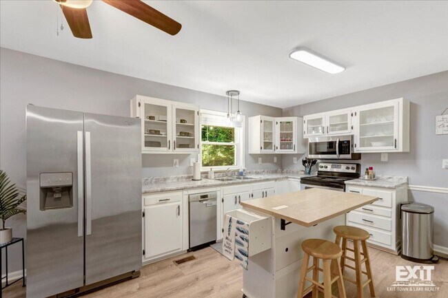 Foto del edificio - Beautiful Fully Furnished 3 Bed, 2 Bath Ho...