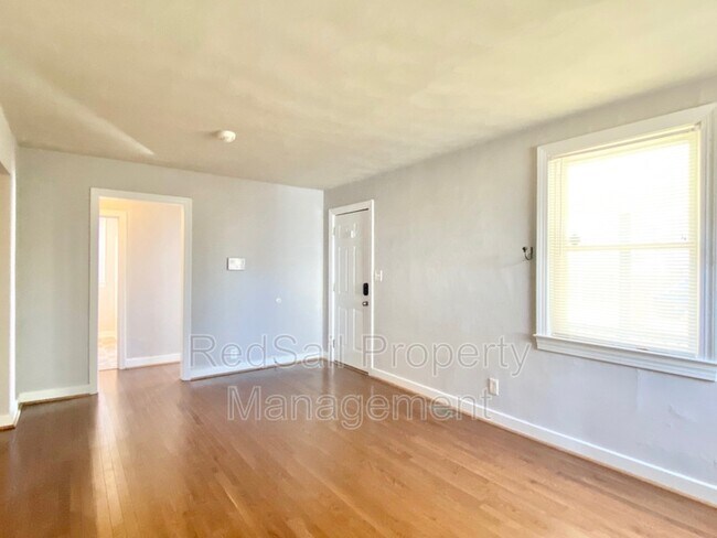 Building Photo - 3524 Bapaume Ave