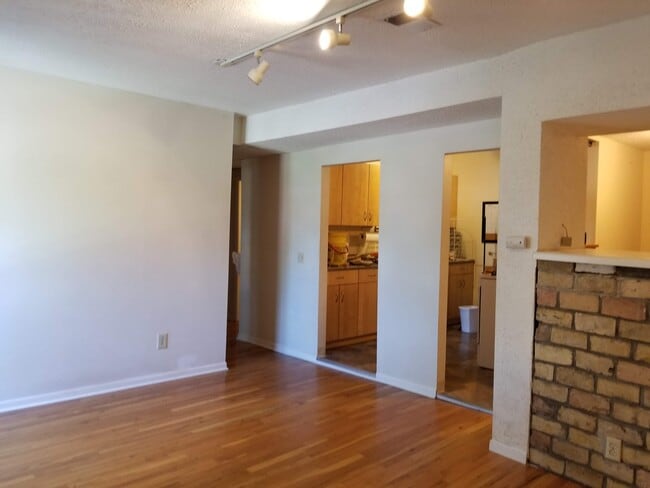 Building Photo - 3820 E Lake St