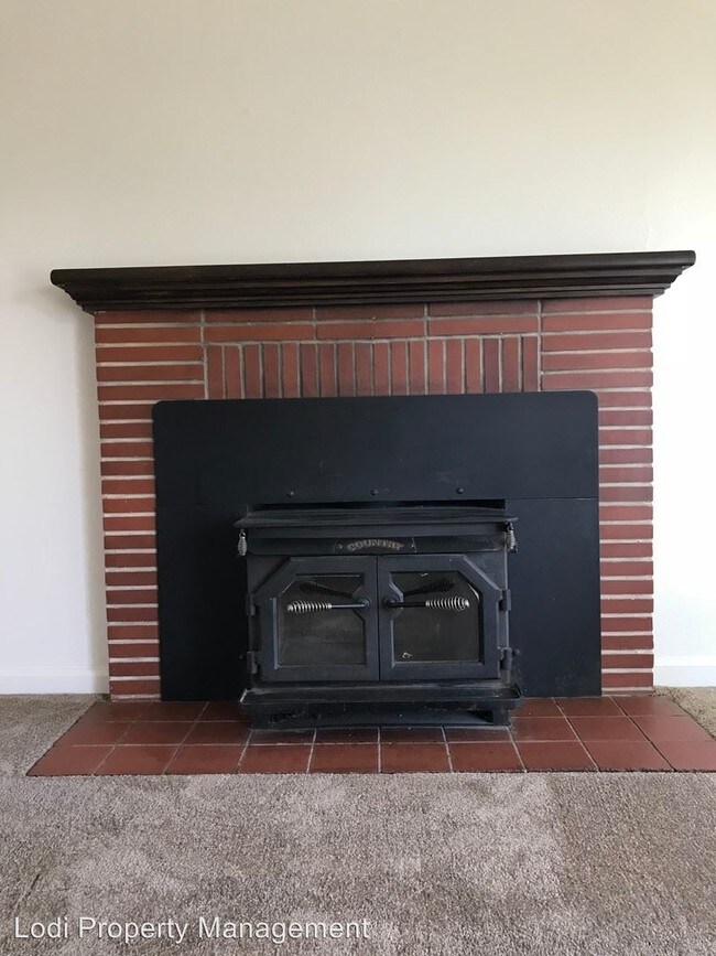 Foto del edificio - 3 br, 1 bath House - 201 CROSS ST