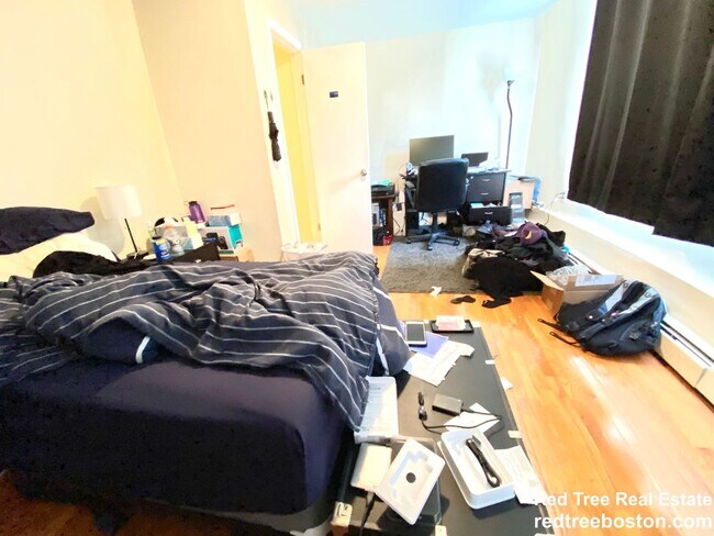 Building Photo - Spacious Two Bed Right In East Boston