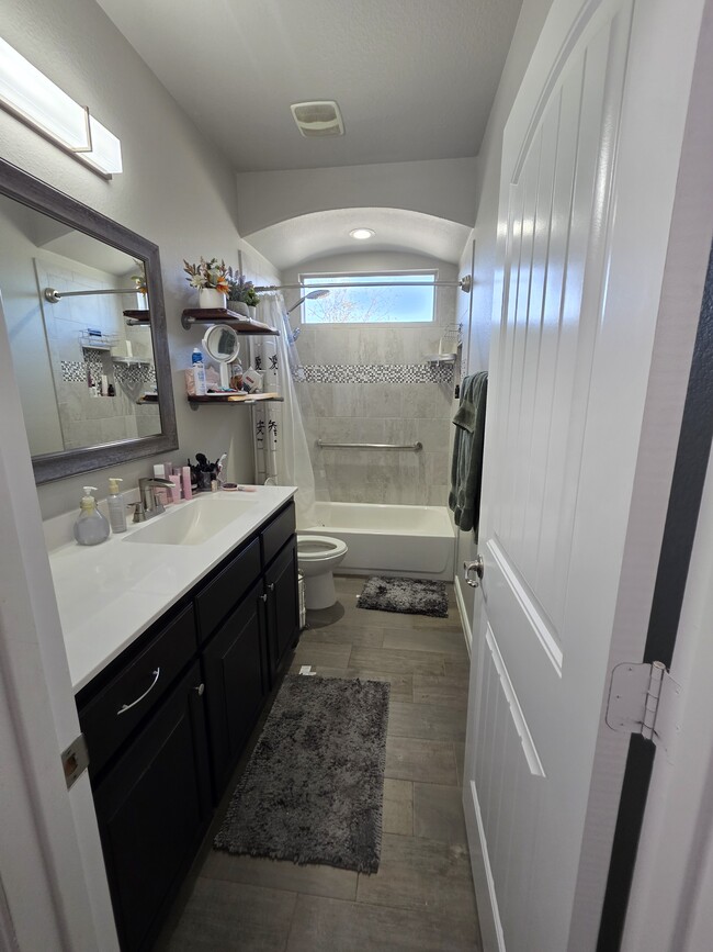 Building Photo - 9136 Grovehurst Rd