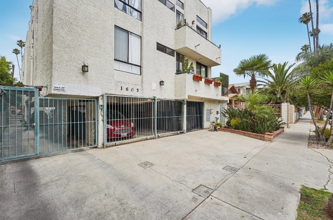 Building Photo - 1605 Winona Blvd
