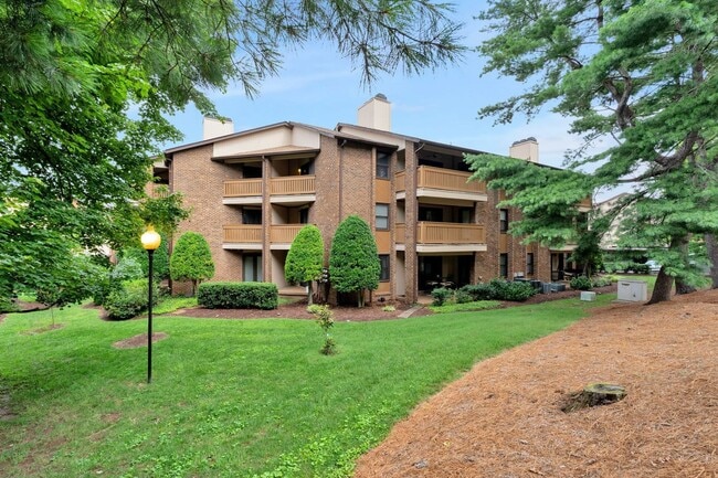 Building Photo - **A RARE FIND - GREEN HILLS CONDO WITH QUI...