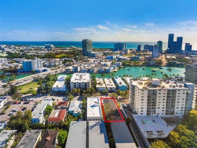 Foto del edificio - 6910 Bay Dr
