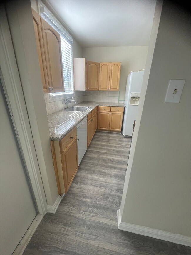 Foto del edificio - Bright and Cheery Home for Rent - Dog Frie...