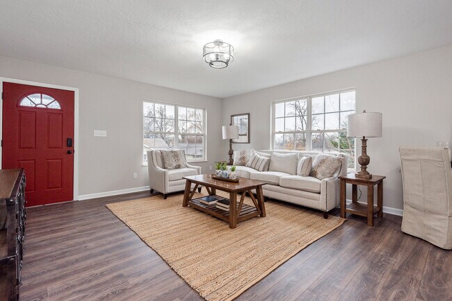Foto del edificio - 2411 E Glenwood Ave