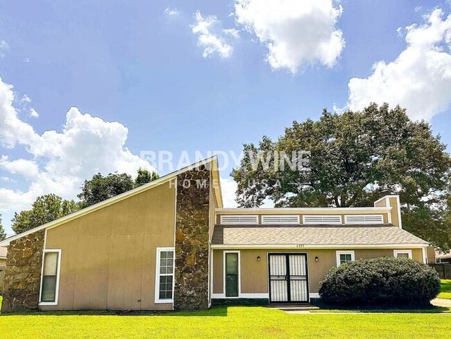 Building Photo - 6395 Golden Park Dr