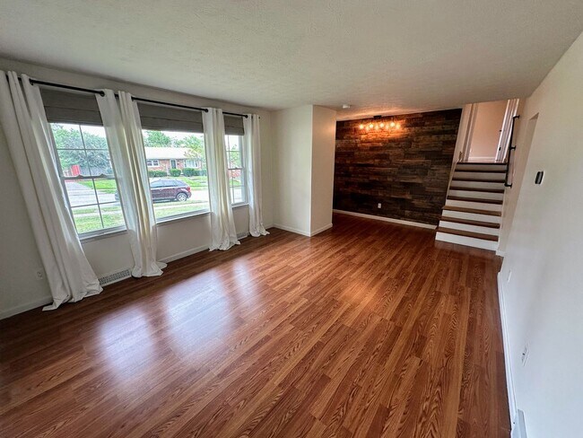 Building Photo - AVAILABLE NOW! Spacious 4 BR, 2 Bath House! Wood Floors, Attached Garage, W/D Included