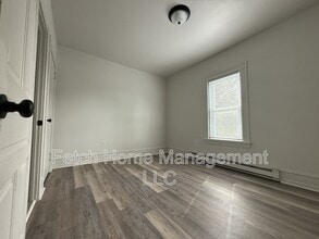 Building Photo - 736 E King St