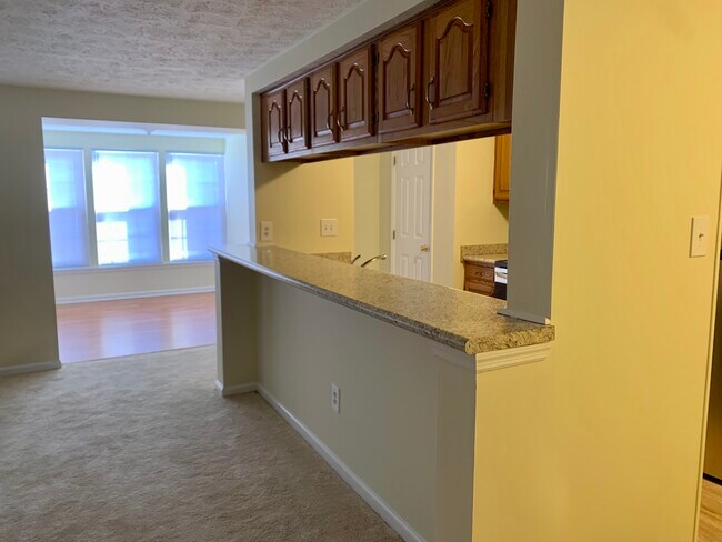 Breakfast bar - 12309 Ashmont Ct