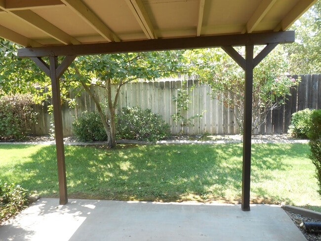 Building Photo - Willow Brook Estates Home in Cul-de-sac