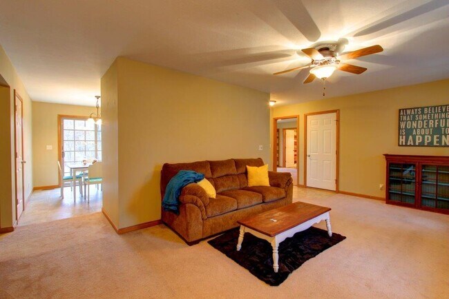 Foto del edificio - 50 inch TV (up to $300 value) OR $300 Targ...