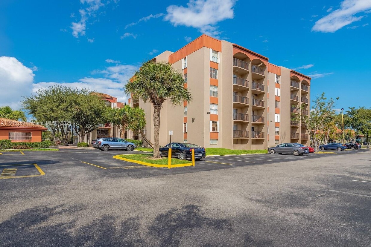 Foto principal - 5201 NW 7th St